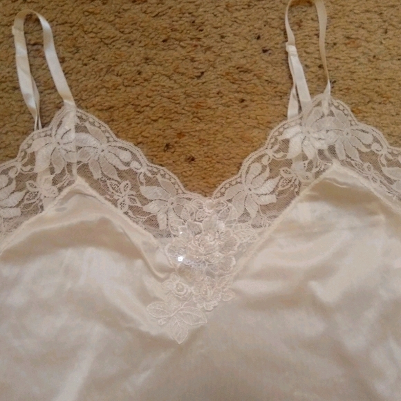 White Crop Lace Tank - Picture 1 of 3